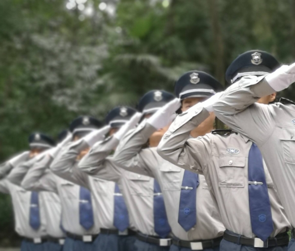 銀行安保體系通常涵蓋物理防護(hù)、人員管理、技術(shù)防控、應(yīng)急處置